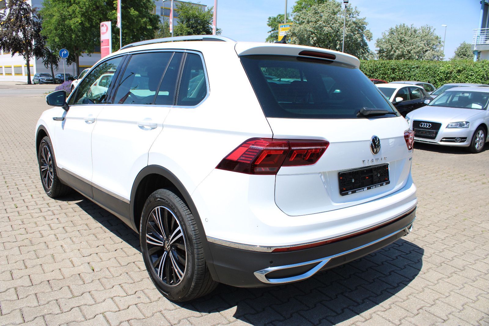 Fahrzeugabbildung Volkswagen Tiguan 2.0 TDI SCR DSG 4MOTION Kamera,IQ AHK