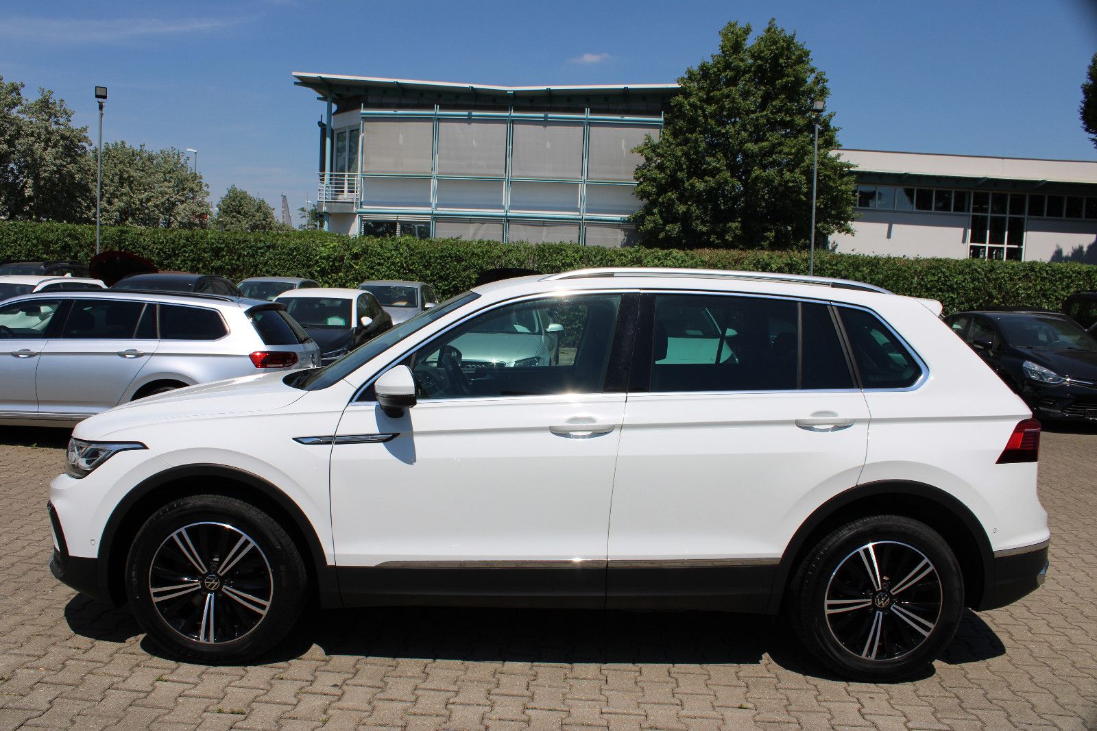 Fahrzeugabbildung Volkswagen Tiguan 2.0 TDI SCR DSG 4MOTION Kamera,IQ AHK