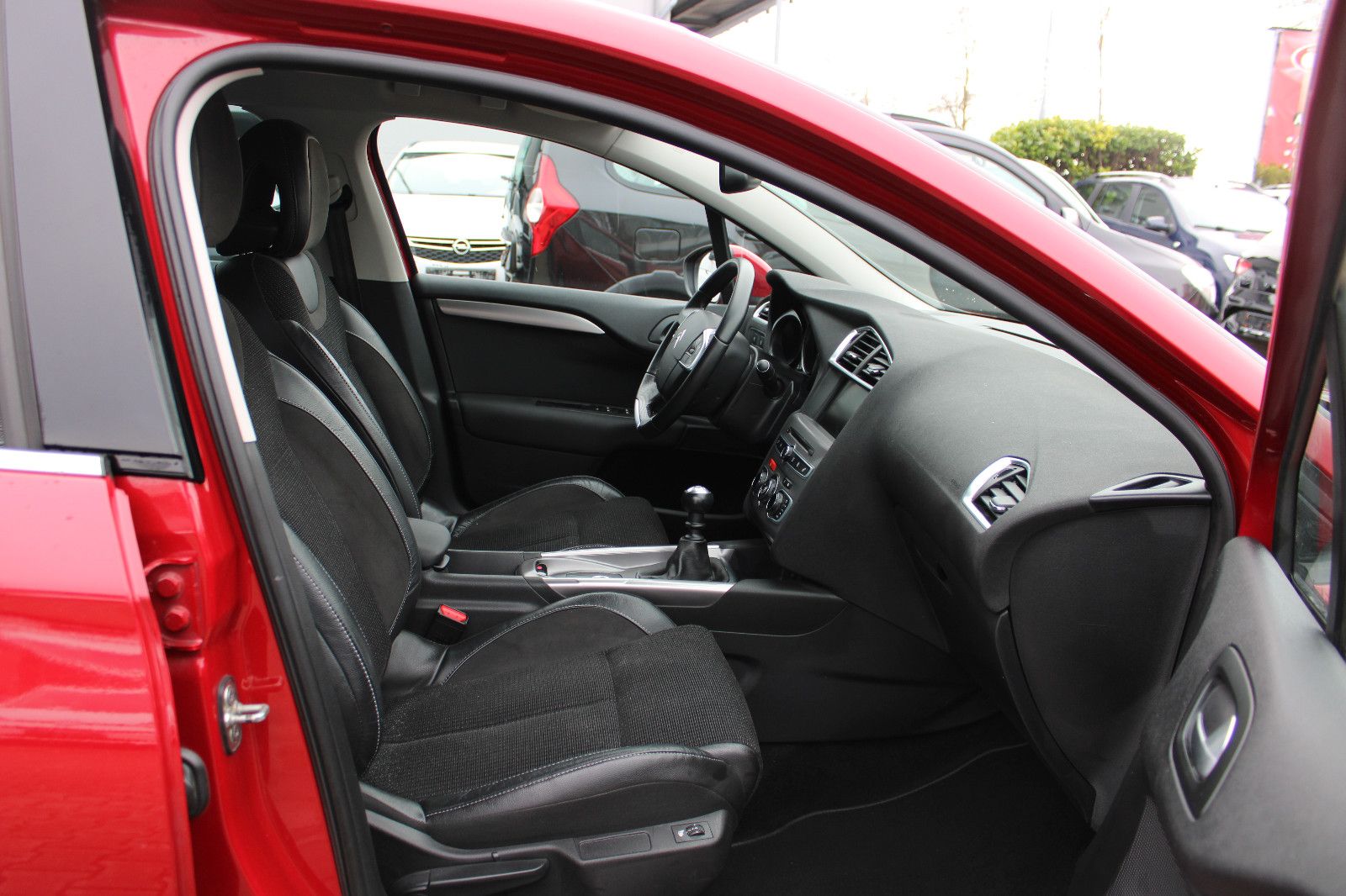 Fahrzeugabbildung Citroën C4 1.6HDI Shine Navi,PDC,SHZ,AHK,LED