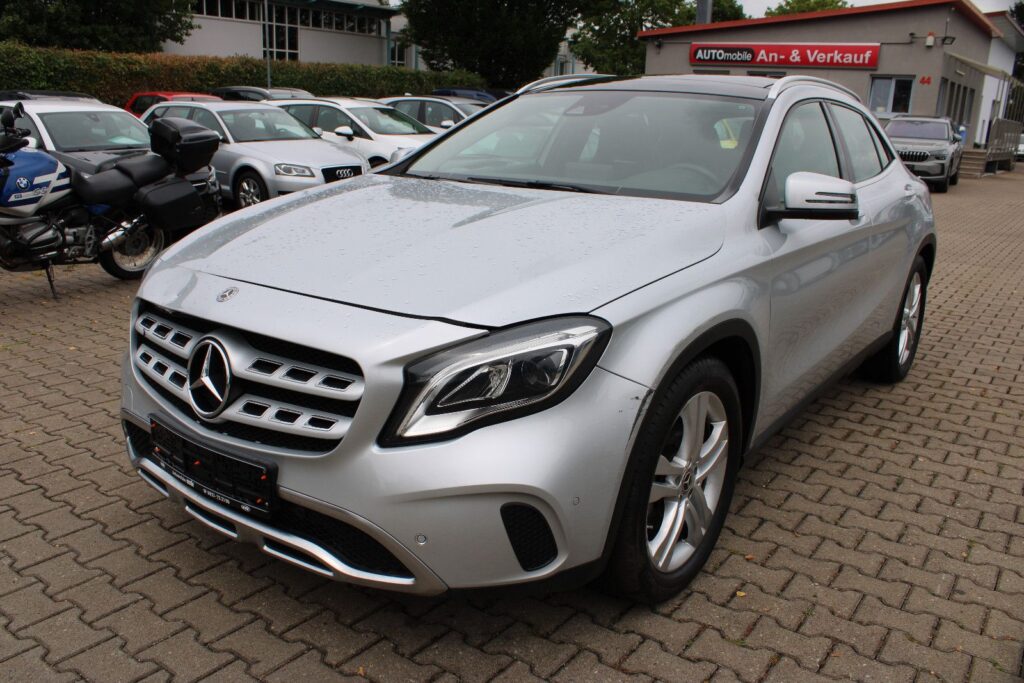 Mercedes-Benz GLA 200 Leder,LED,SHZ,Navi,Kamera,Panorama