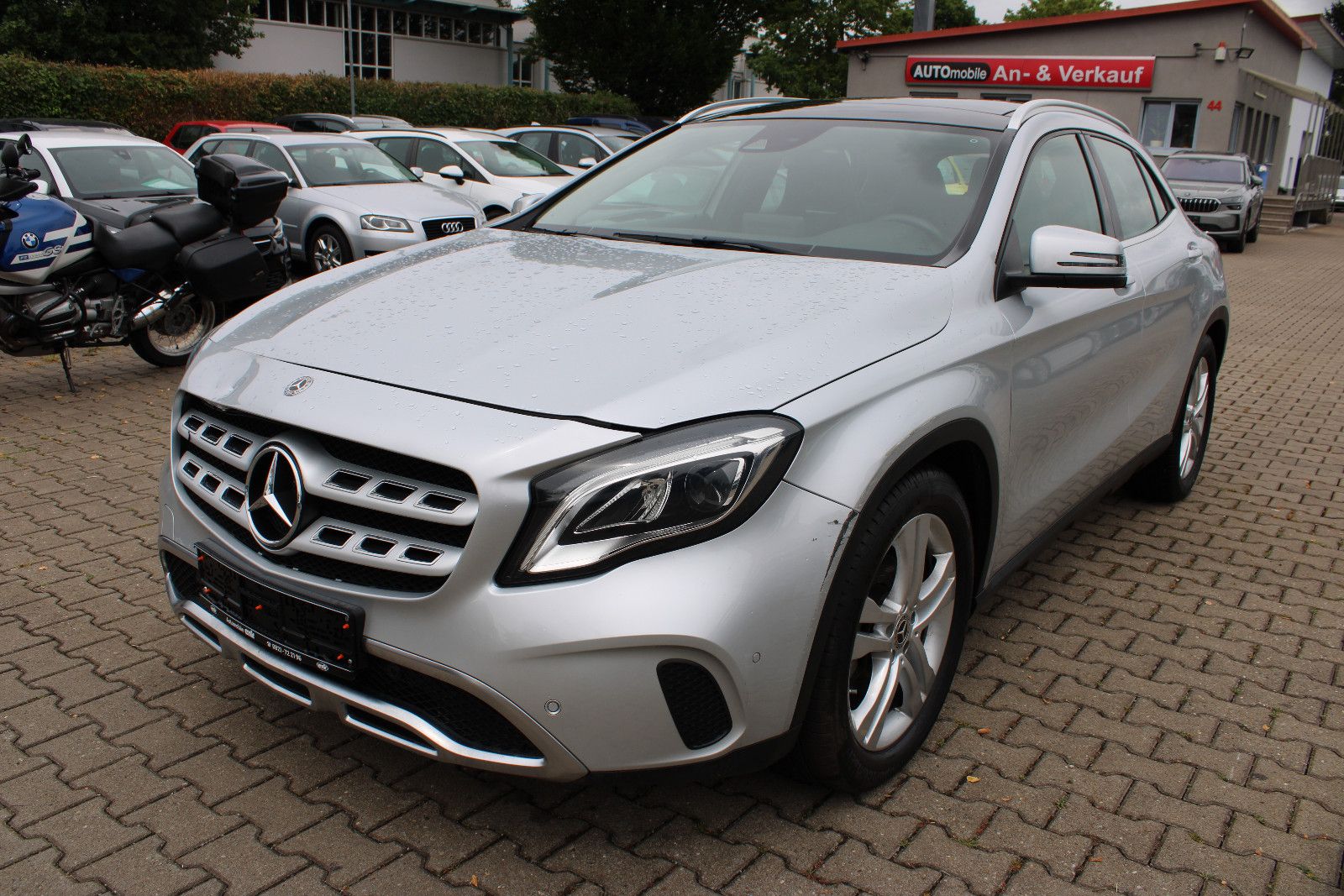 Fahrzeugabbildung Mercedes-Benz GLA 200 Leder,LED,SHZ,Navi,Kamera,Panorama