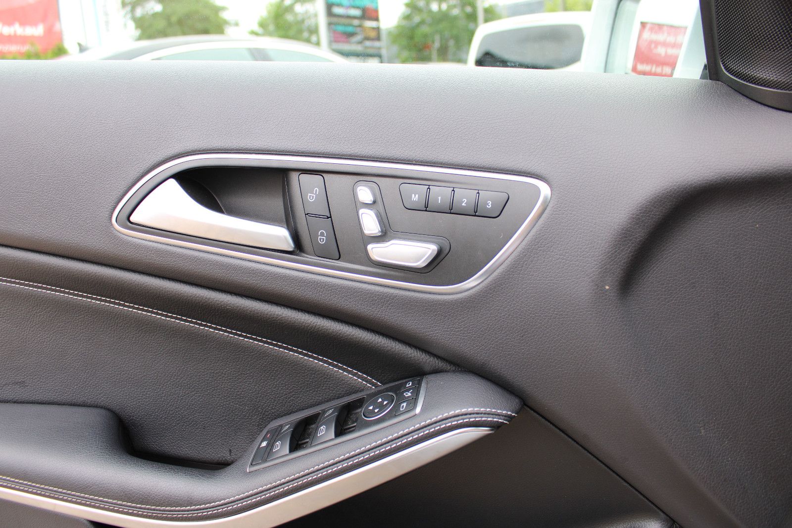 Fahrzeugabbildung Mercedes-Benz GLA 200 Leder,LED,SHZ,Navi,Kamera,Panorama