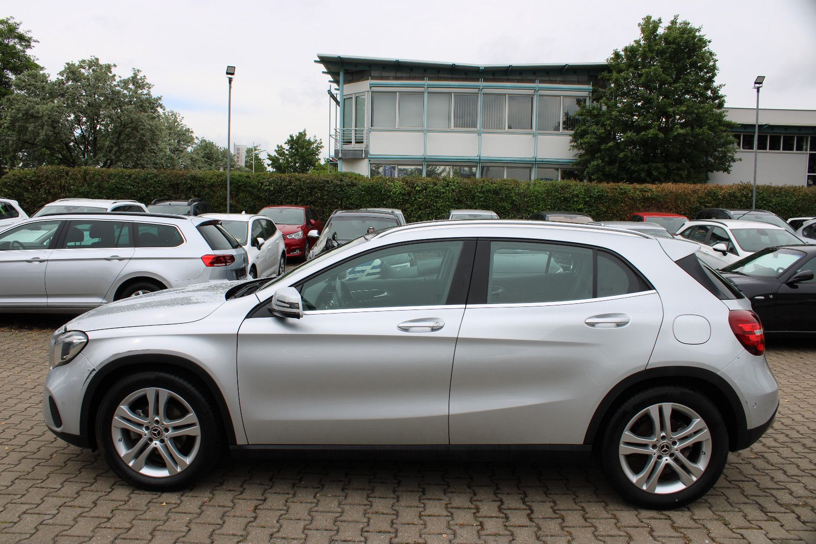 Fahrzeugabbildung Mercedes-Benz GLA 200 Leder,LED,SHZ,Navi,Kamera,Panorama