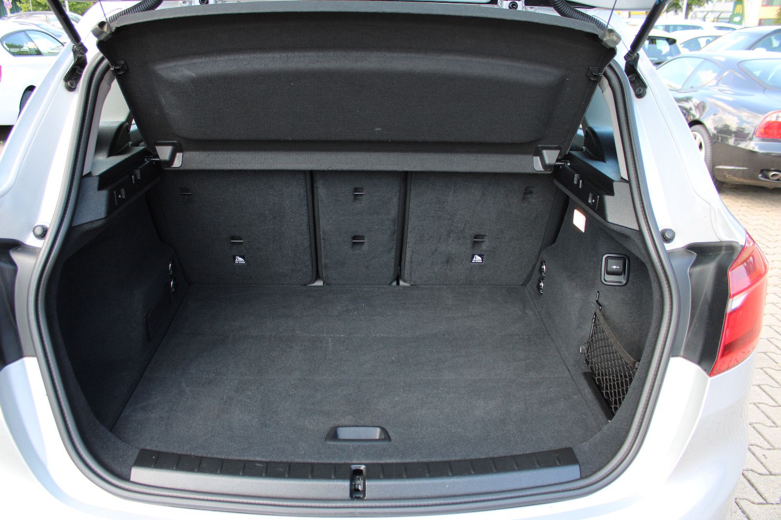 Fahrzeugabbildung BMW 218 Active Tourer 218d Navi,PDC,LED,SHZ