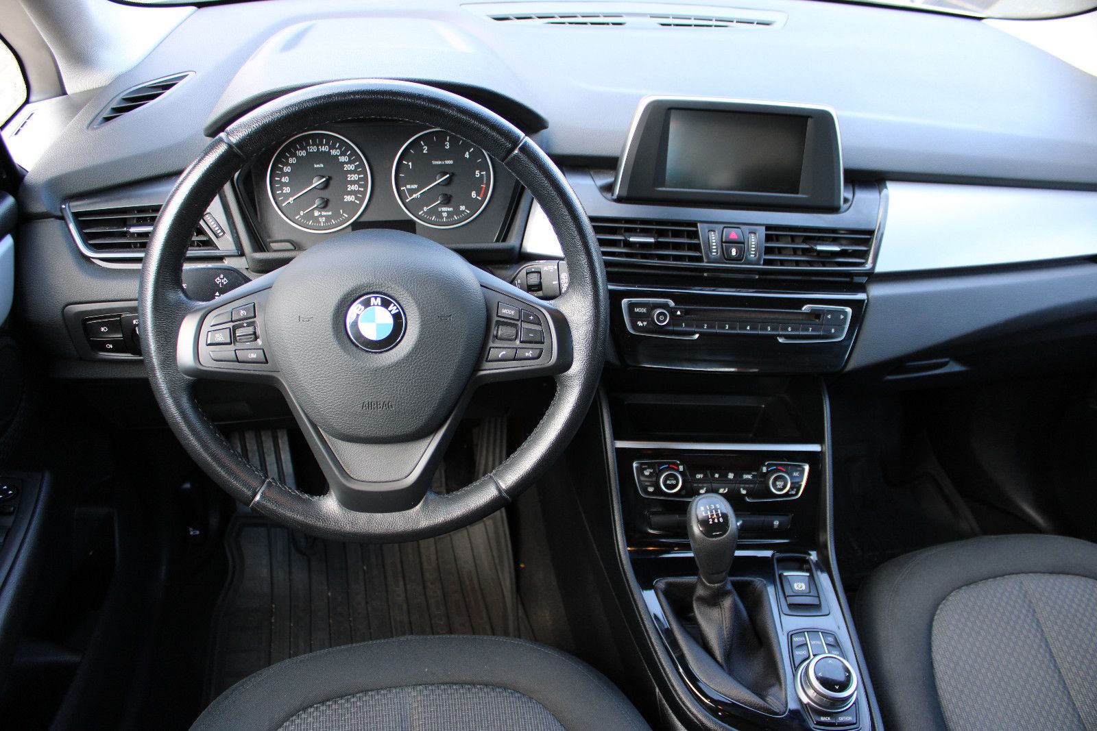 Fahrzeugabbildung BMW 218 Active Tourer 218d Navi,PDC,LED,SHZ