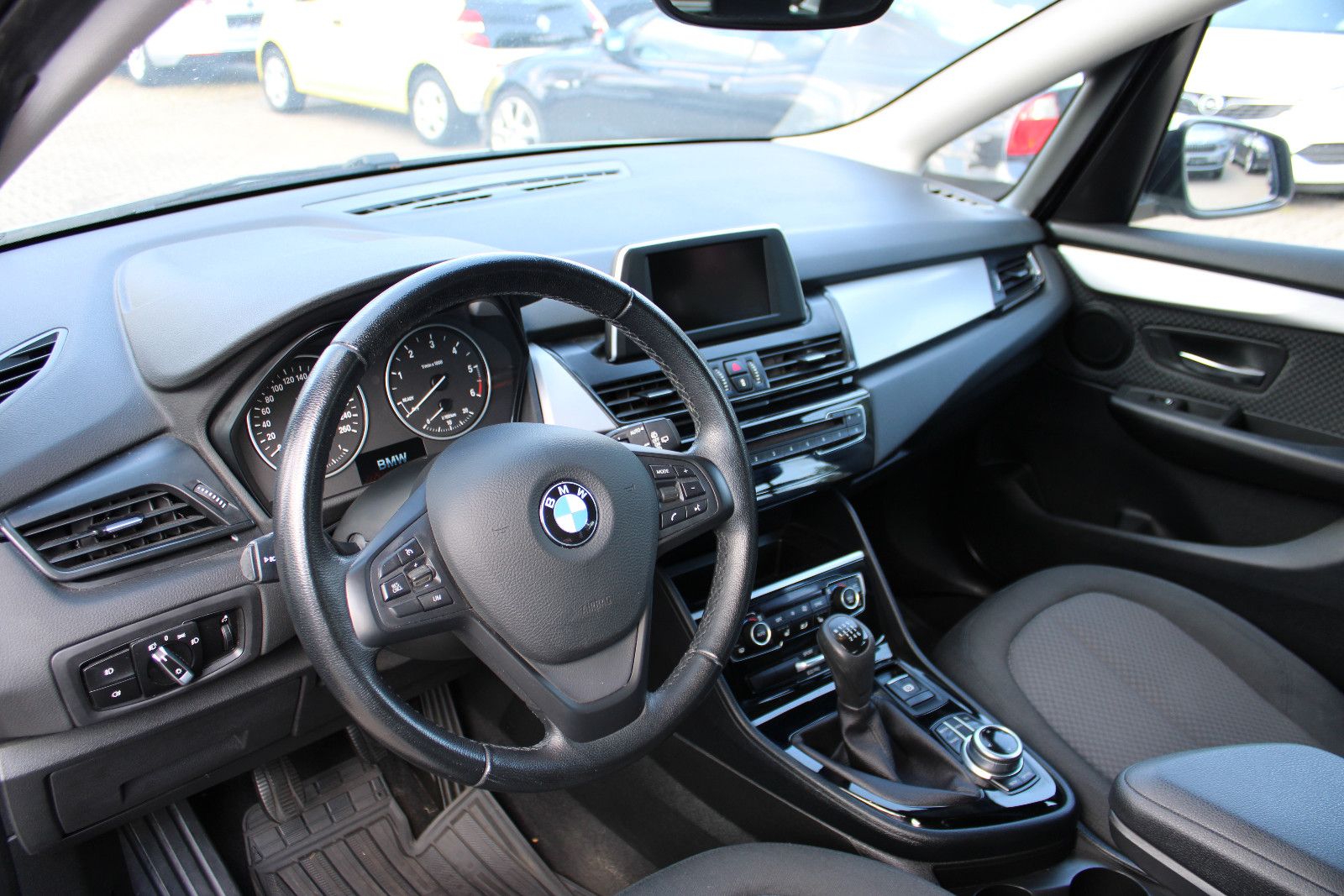 Fahrzeugabbildung BMW 218 Active Tourer 218d Navi,PDC,LED,SHZ