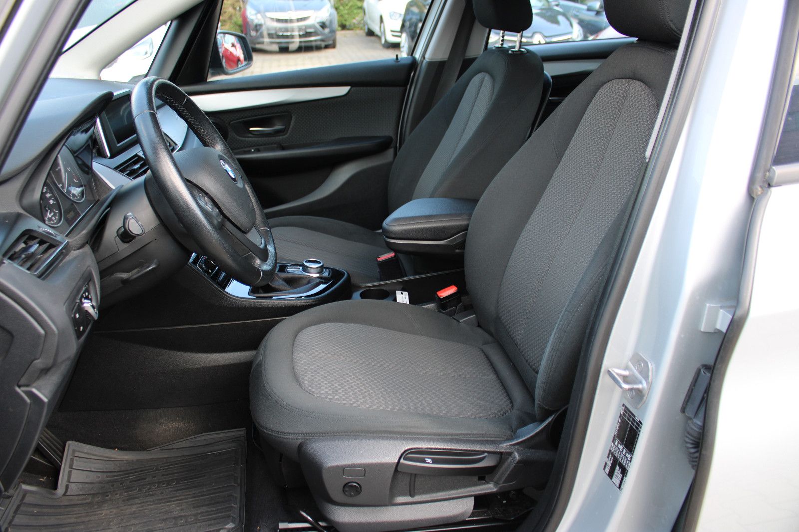 Fahrzeugabbildung BMW 218 Active Tourer 218d Navi,PDC,LED,SHZ