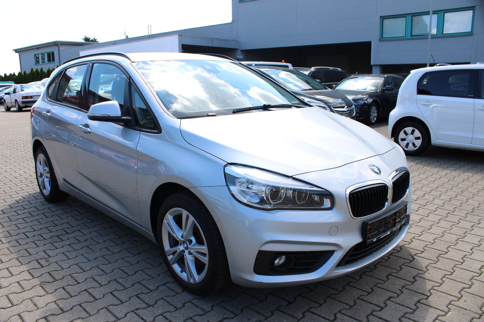 Fahrzeugabbildung BMW 218 Active Tourer 218d Navi,PDC,LED,SHZ
