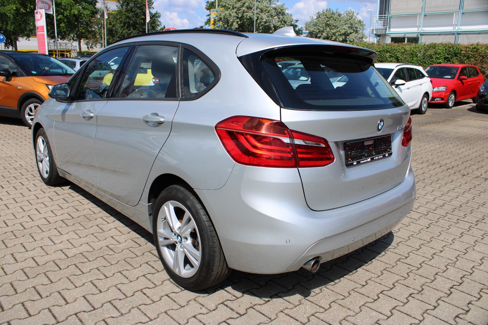 Fahrzeugabbildung BMW 218 Active Tourer 218d Navi,PDC,LED,SHZ
