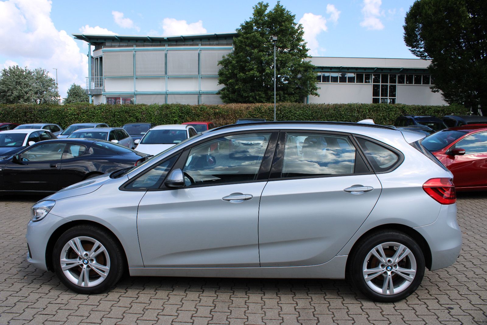 Fahrzeugabbildung BMW 218 Active Tourer 218d Navi,PDC,LED,SHZ