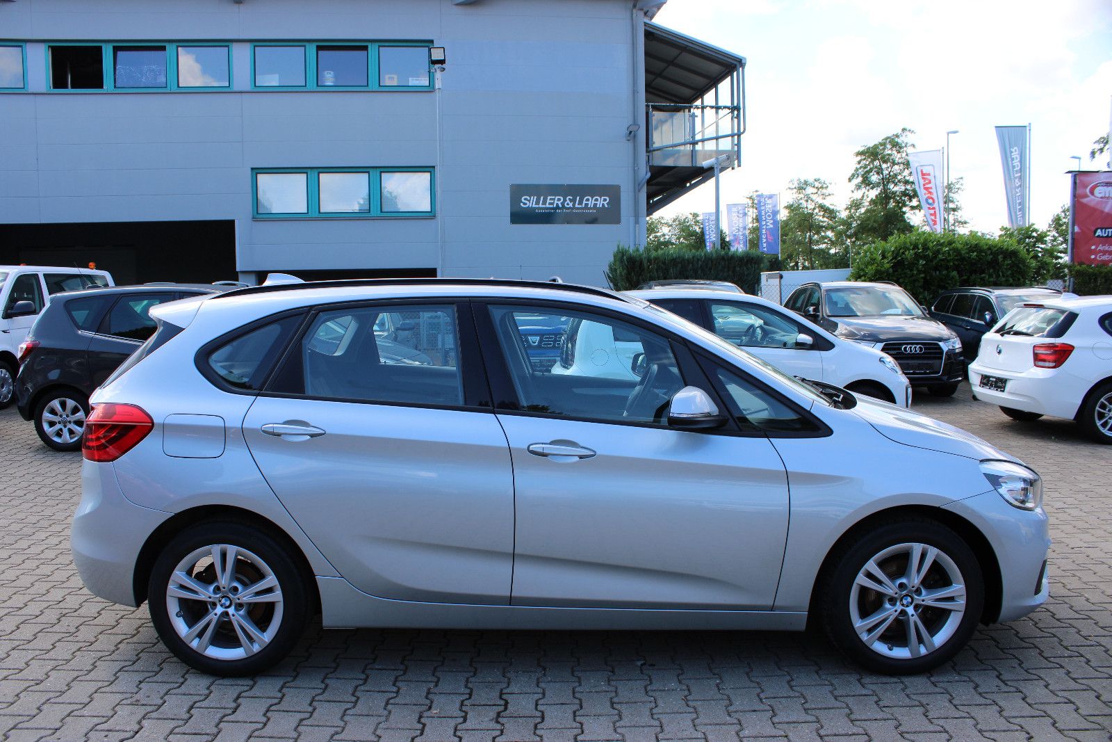Fahrzeugabbildung BMW 218 Active Tourer 218d Navi,PDC,LED,SHZ