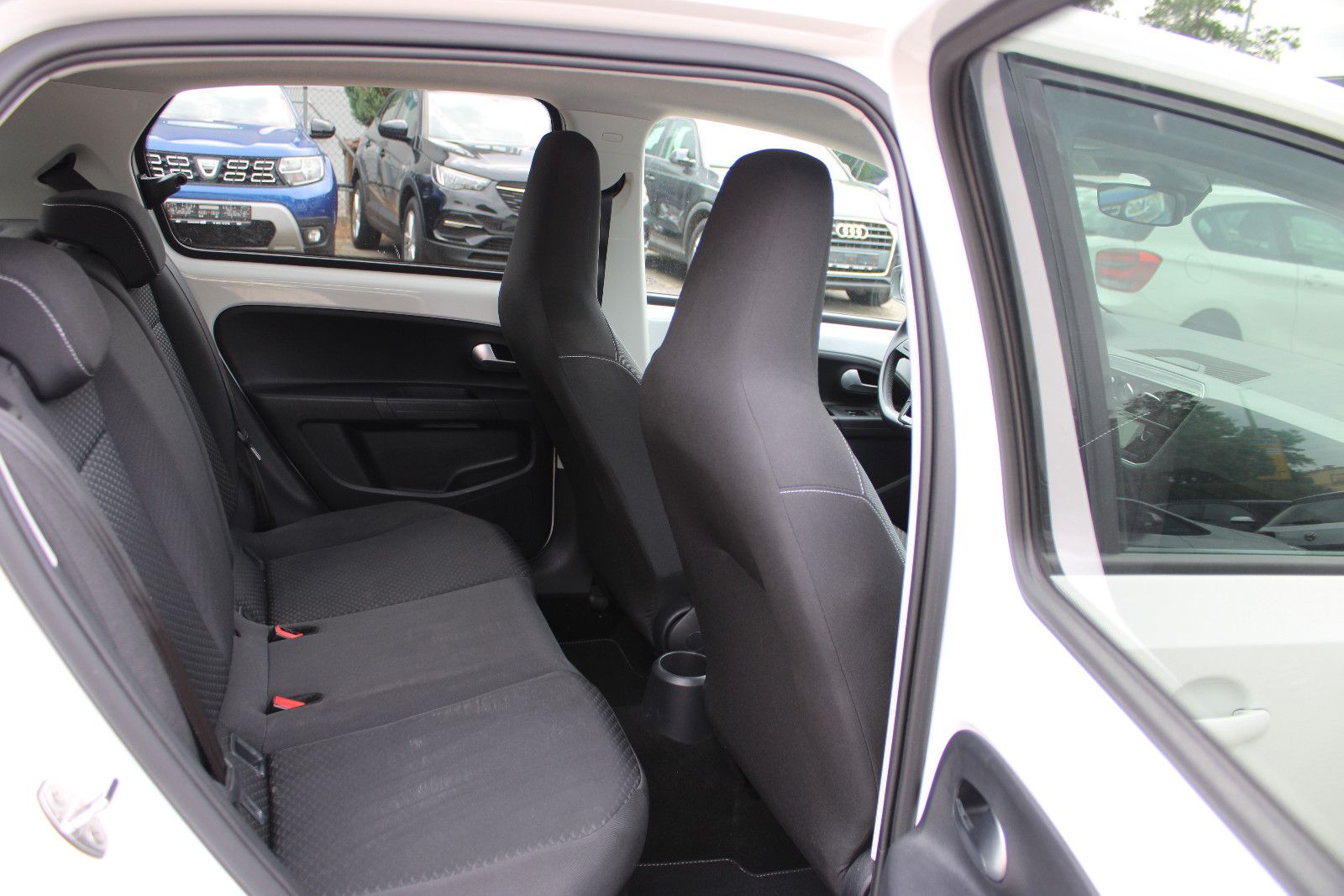 Fahrzeugabbildung Volkswagen up! 1.0 up! ACTIVE Kamera,PDC,LED,SHZ,Klima