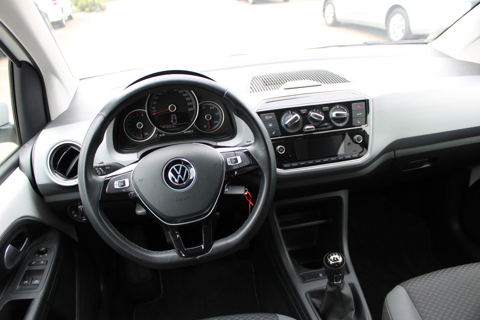 Fahrzeugabbildung Volkswagen up! 1.0 up! ACTIVE Kamera,PDC,LED,SHZ,Klima