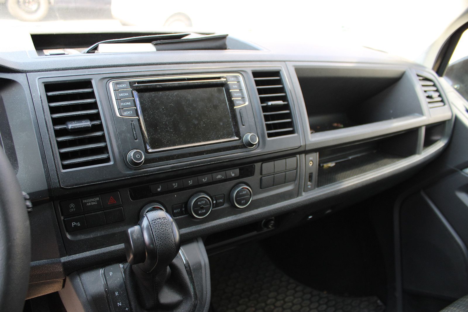 Fahrzeugabbildung Volkswagen T6 Caravelle 2.0TDI DSG9.Sitzer