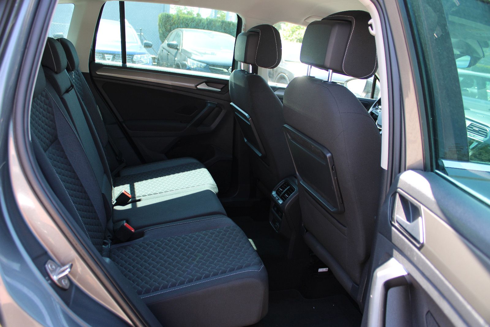 Fahrzeugabbildung Volkswagen Tiguan 2.0 TDI SCR DSG 4MOTION JOIN