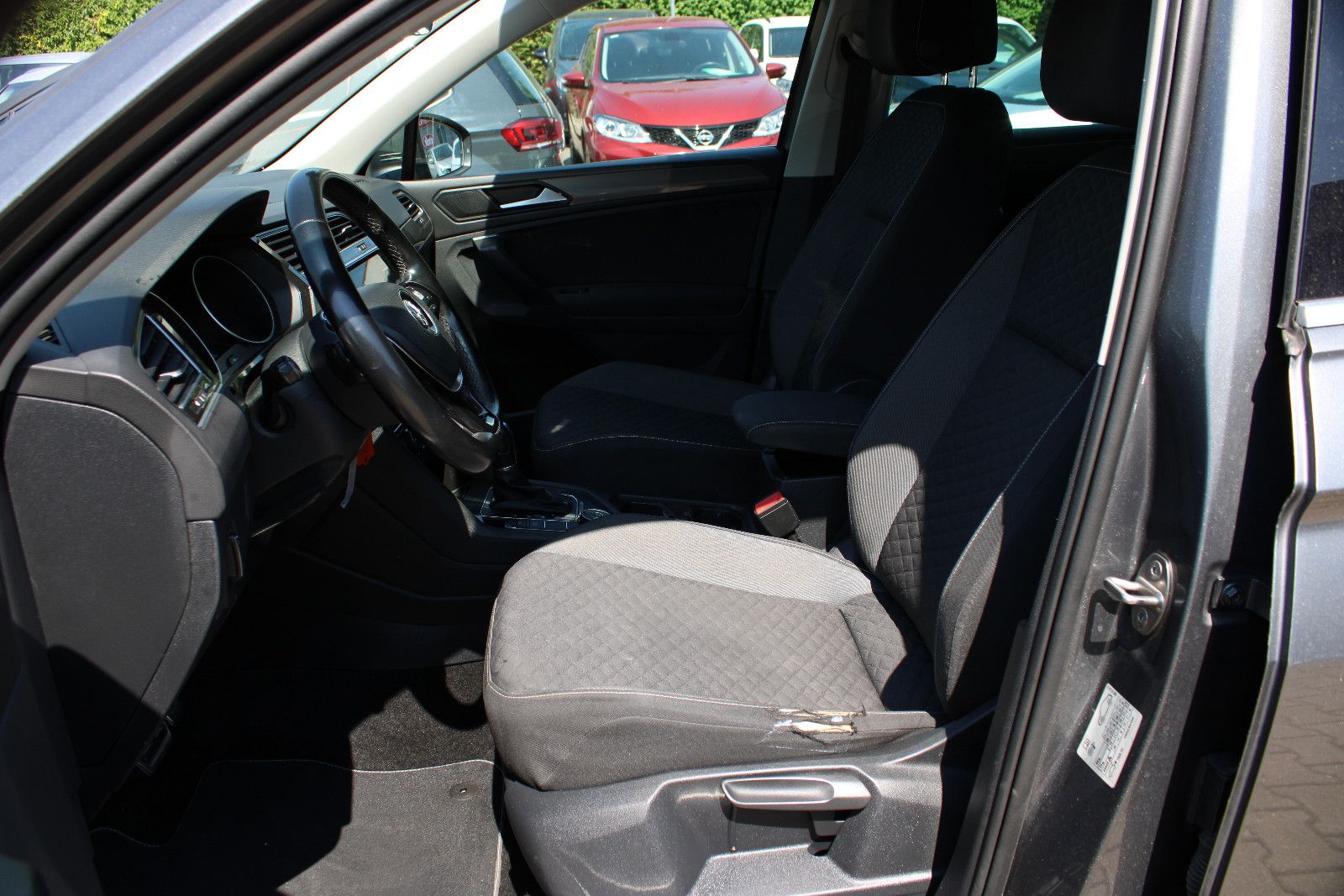 Fahrzeugabbildung Volkswagen Tiguan 2.0 TDI SCR DSG 4MOTION JOIN