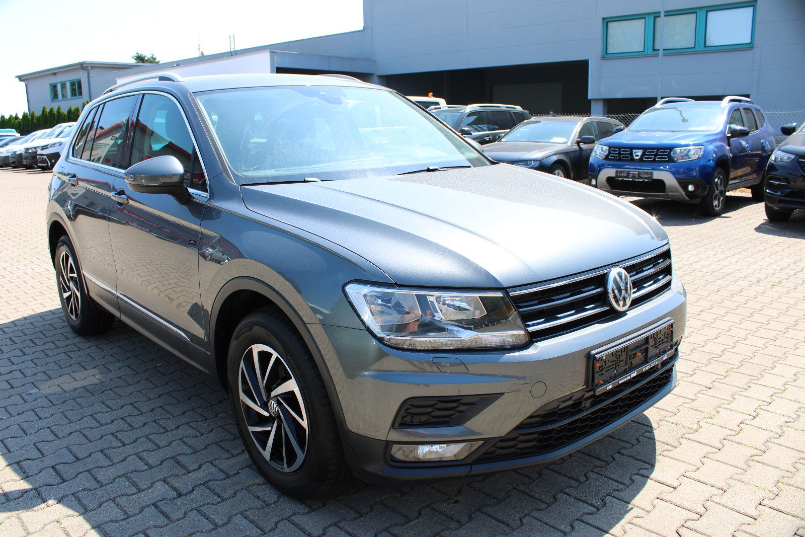 Fahrzeugabbildung Volkswagen Tiguan 2.0 TDI SCR DSG 4MOTION JOIN