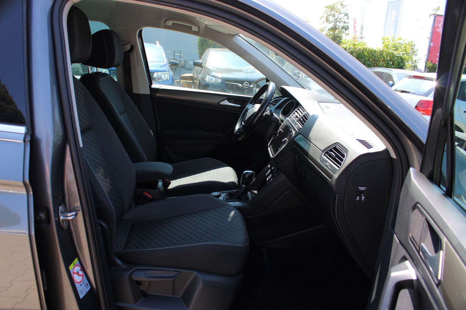 Fahrzeugabbildung Volkswagen Tiguan 2.0 TDI SCR DSG 4MOTION JOIN