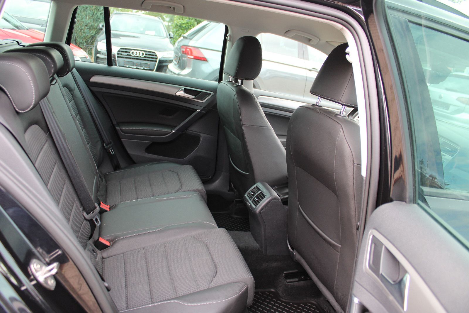 Fahrzeugabbildung Volkswagen Golf 1.4 TSI DSG  Variant PDC,Xenon,SHZ
