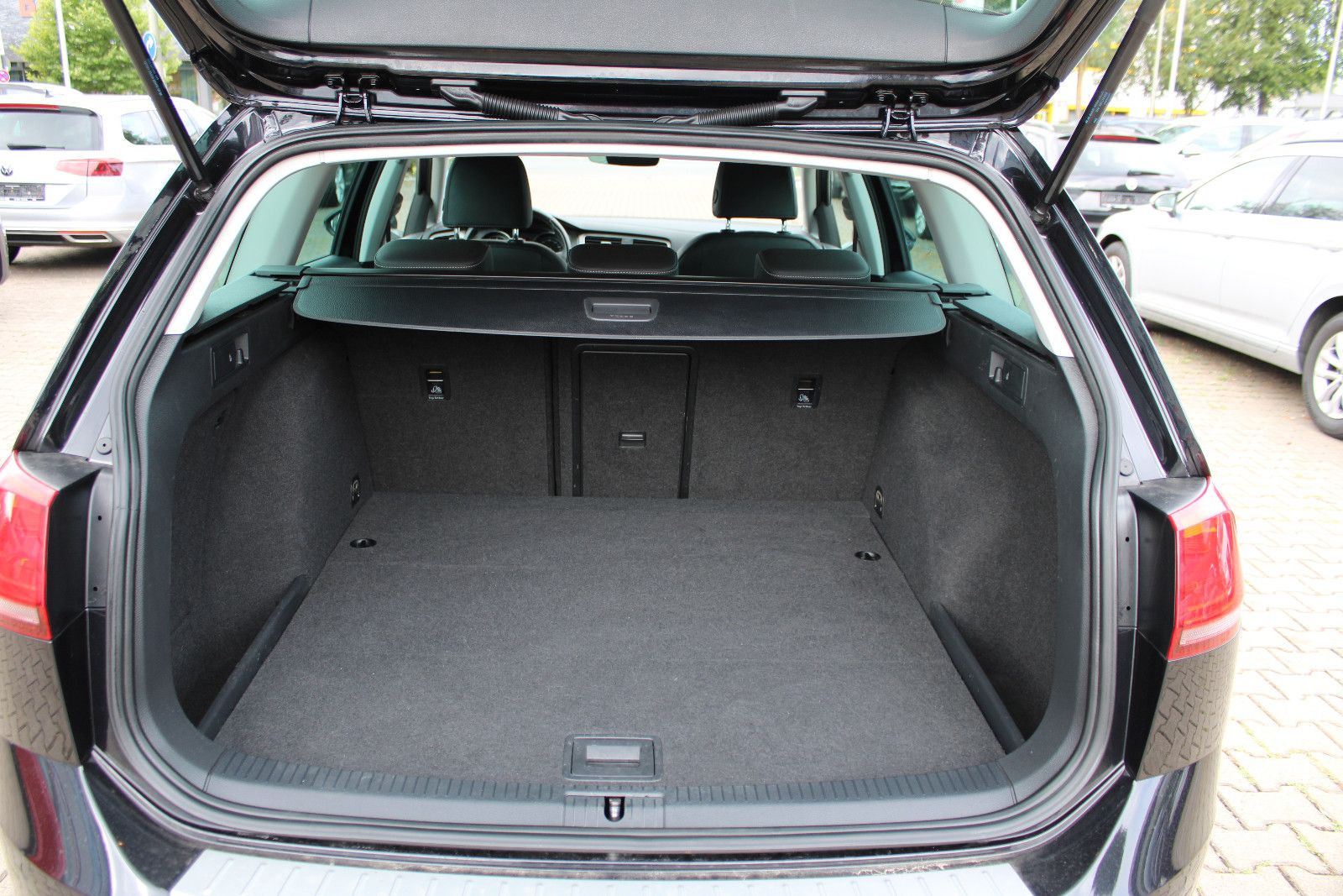 Fahrzeugabbildung Volkswagen Golf 1.4 TSI DSG  Variant PDC,Xenon,SHZ