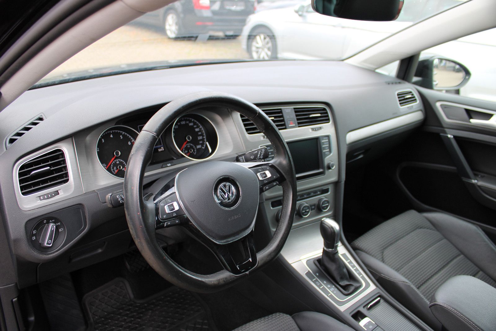 Fahrzeugabbildung Volkswagen Golf 1.4 TSI DSG  Variant PDC,Xenon,SHZ