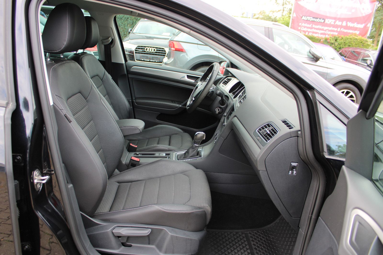 Fahrzeugabbildung Volkswagen Golf 1.4 TSI DSG  Variant PDC,Xenon,SHZ