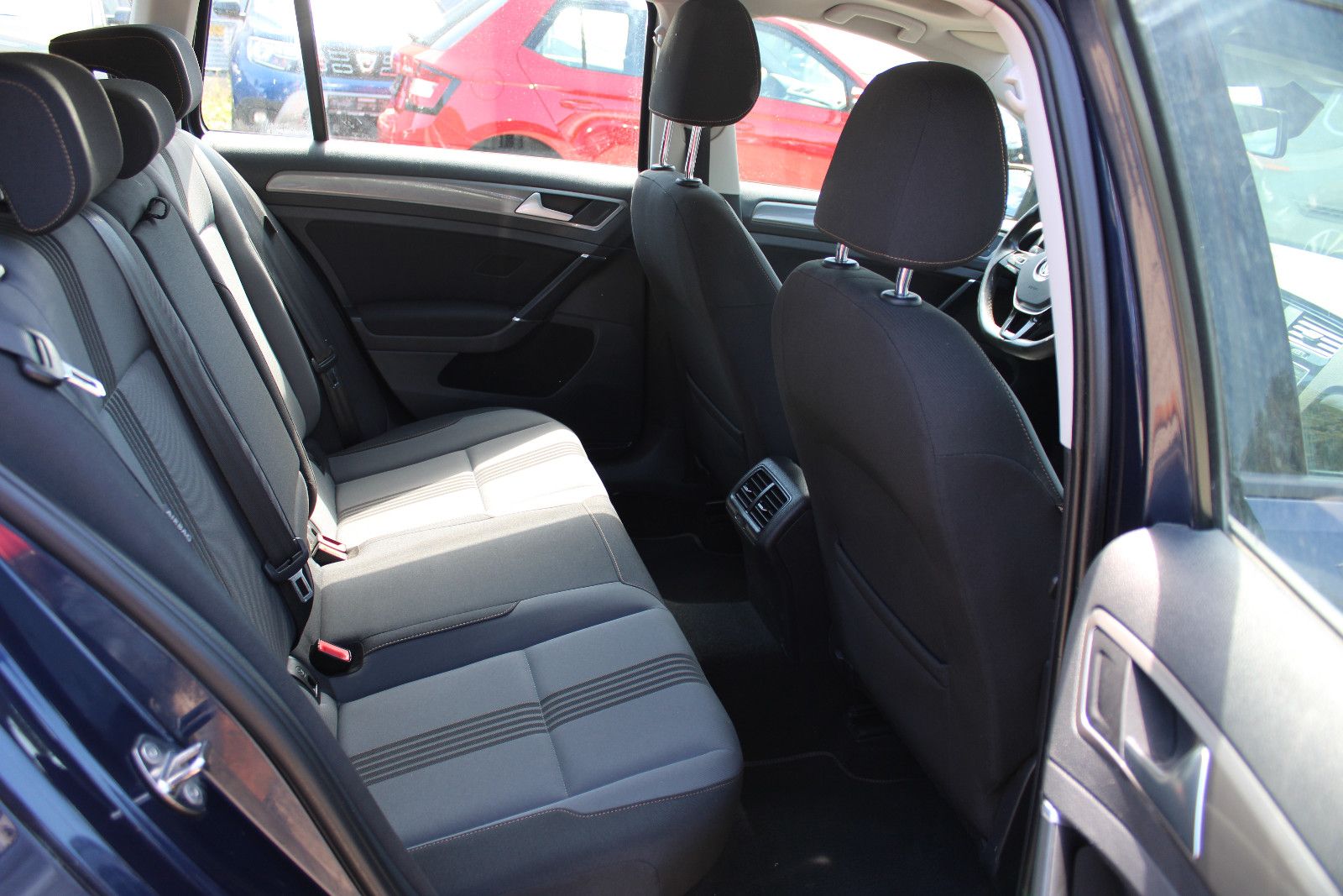 Fahrzeugabbildung Volkswagen Golf 2.0 TDI  ALLSTAR Variant PDC,SHZ,Panorama,S