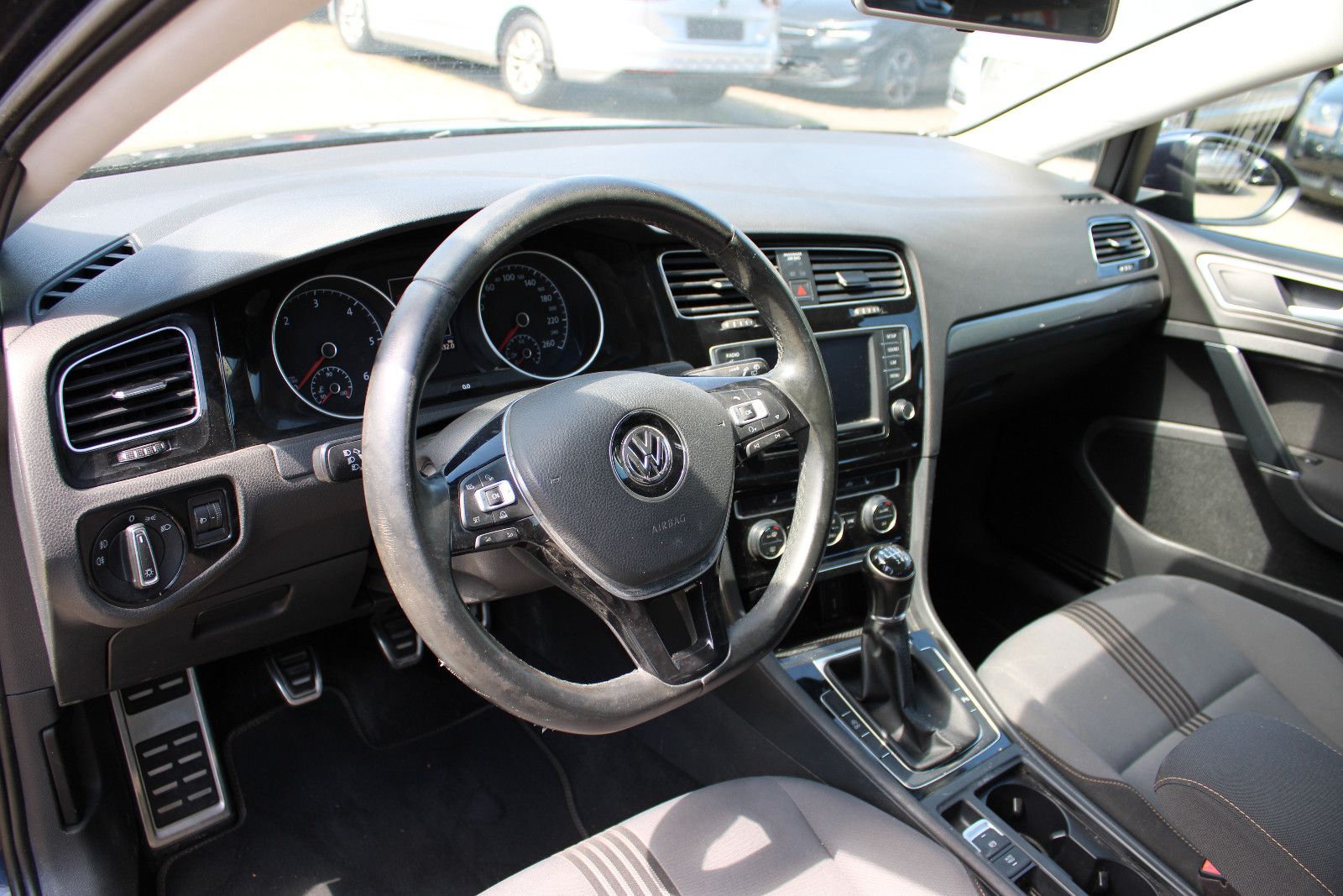 Fahrzeugabbildung Volkswagen Golf 2.0 TDI  ALLSTAR Variant PDC,SHZ,Panorama,S