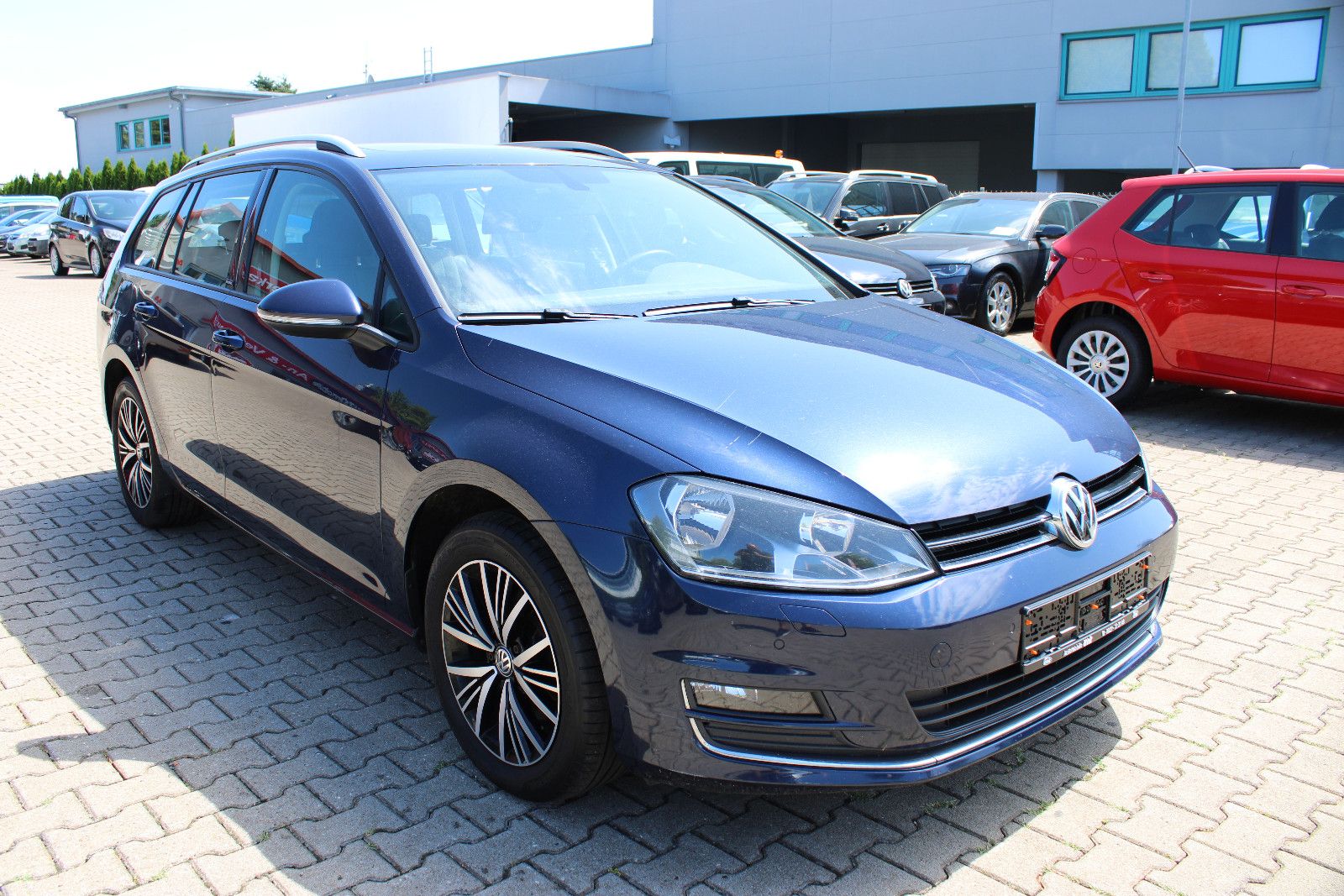 Fahrzeugabbildung Volkswagen Golf 2.0 TDI  ALLSTAR Variant PDC,SHZ,Panorama,S