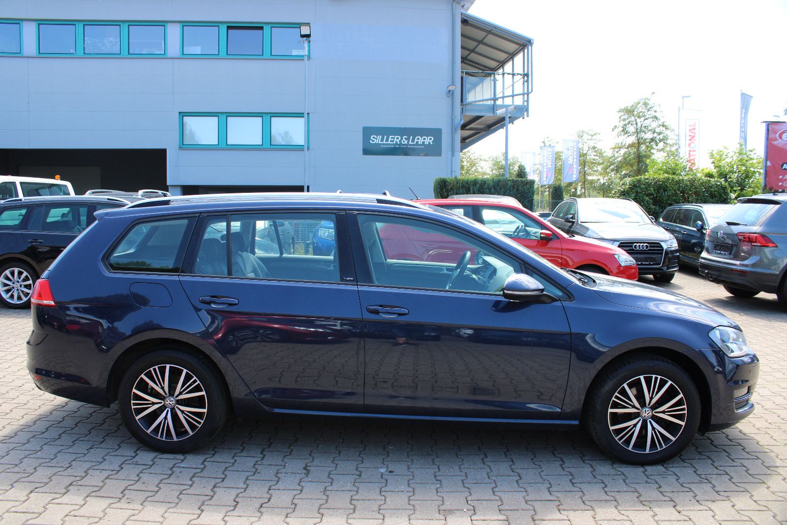 Fahrzeugabbildung Volkswagen Golf 2.0 TDI  ALLSTAR Variant PDC,SHZ,Panorama,S