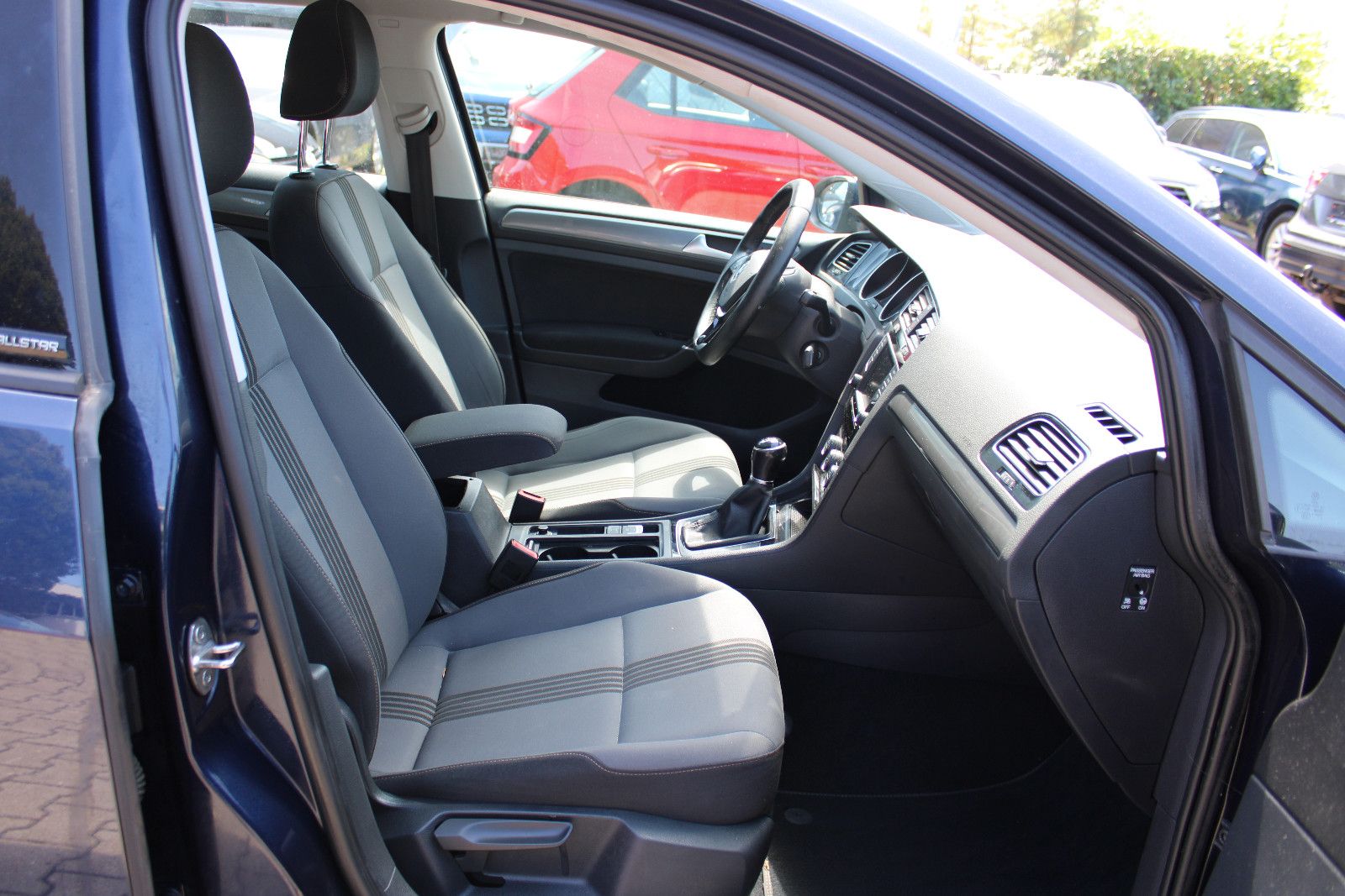 Fahrzeugabbildung Volkswagen Golf 2.0 TDI  ALLSTAR Variant PDC,SHZ,Panorama,S