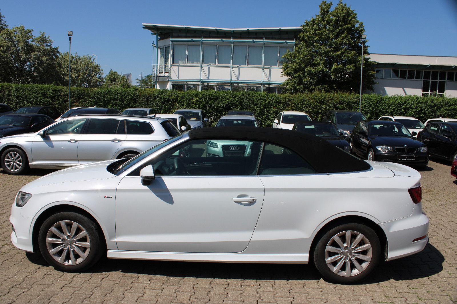 Fahrzeugabbildung Audi A3 1.4 TFSI S tronic S line Cabrio