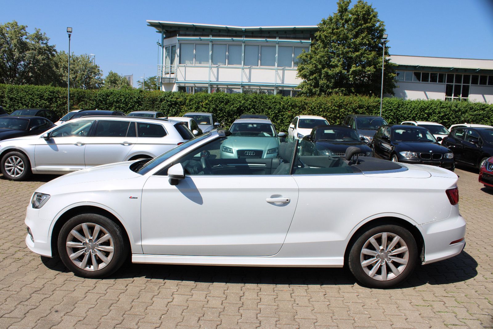 Fahrzeugabbildung Audi A3 1.4 TFSI S tronic S line Cabrio