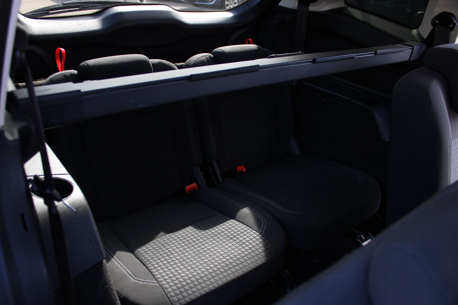 Fahrzeugabbildung Ford Grand C-Max 1,0 EcoBoost 7.Sitzer AHK,PDC,SHZ