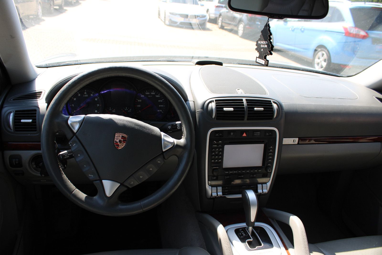 Fahrzeugabbildung Porsche Cayenne  3.2 LPG-Gas SHZ,Xenon,PDC,Leder