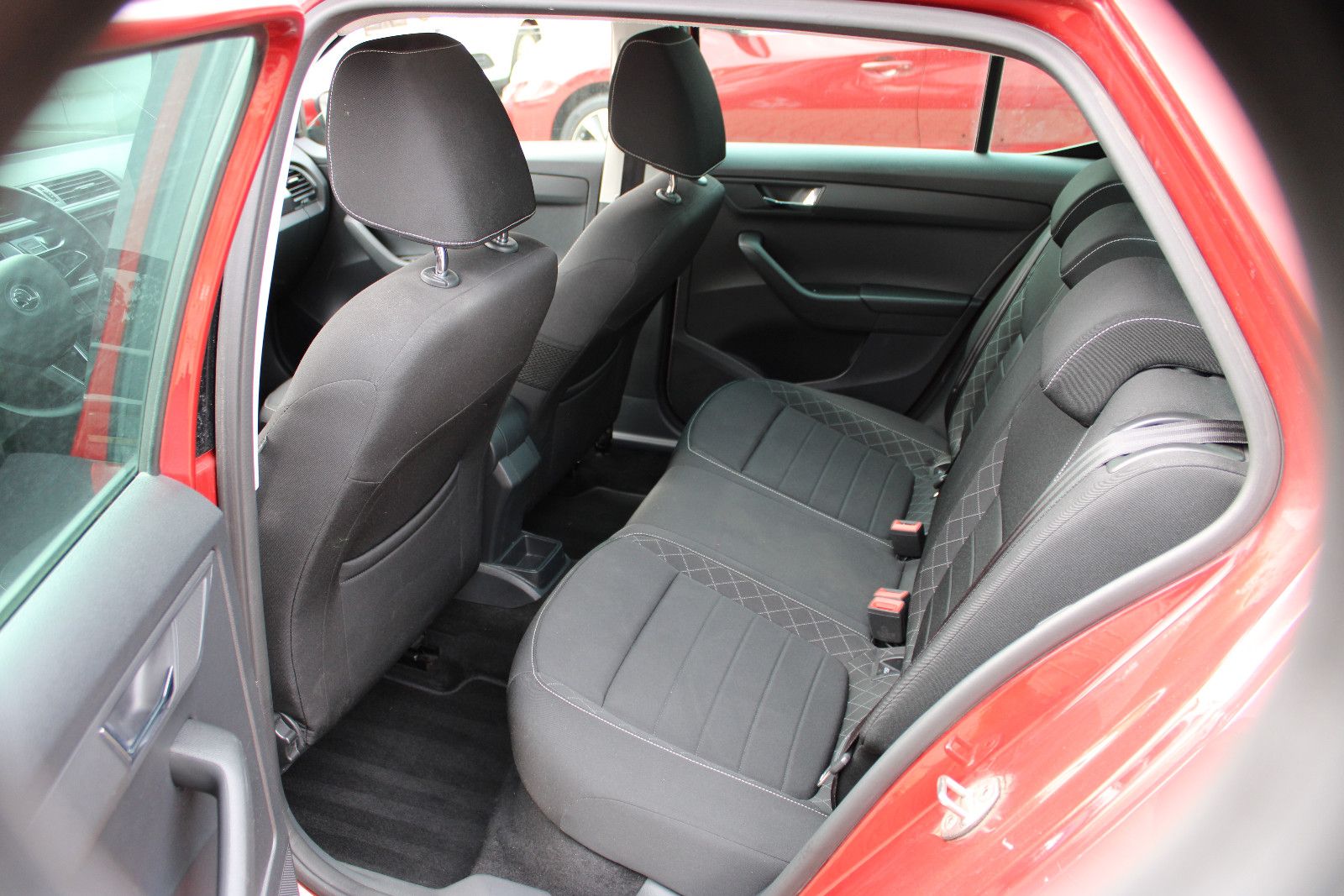 Fahrzeugabbildung SKODA Fabia 1.2l TSI Keyless-Go,PDC,Apple,LED