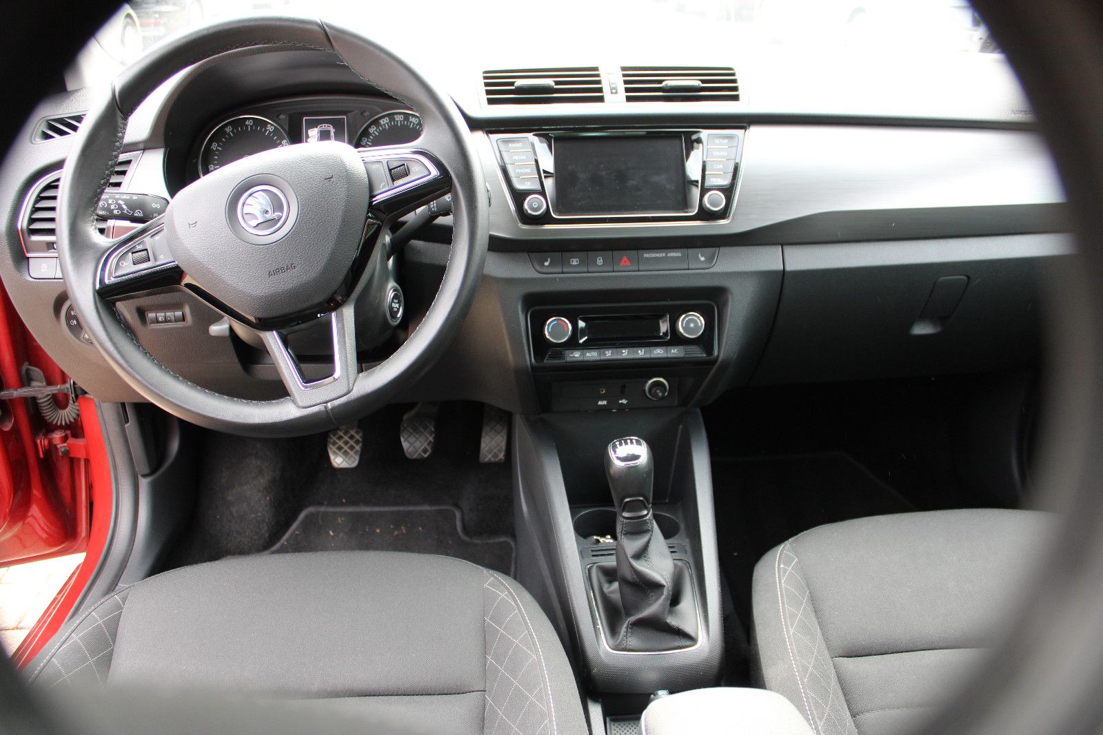 Fahrzeugabbildung SKODA Fabia 1.2l TSI Keyless-Go,PDC,Apple,LED