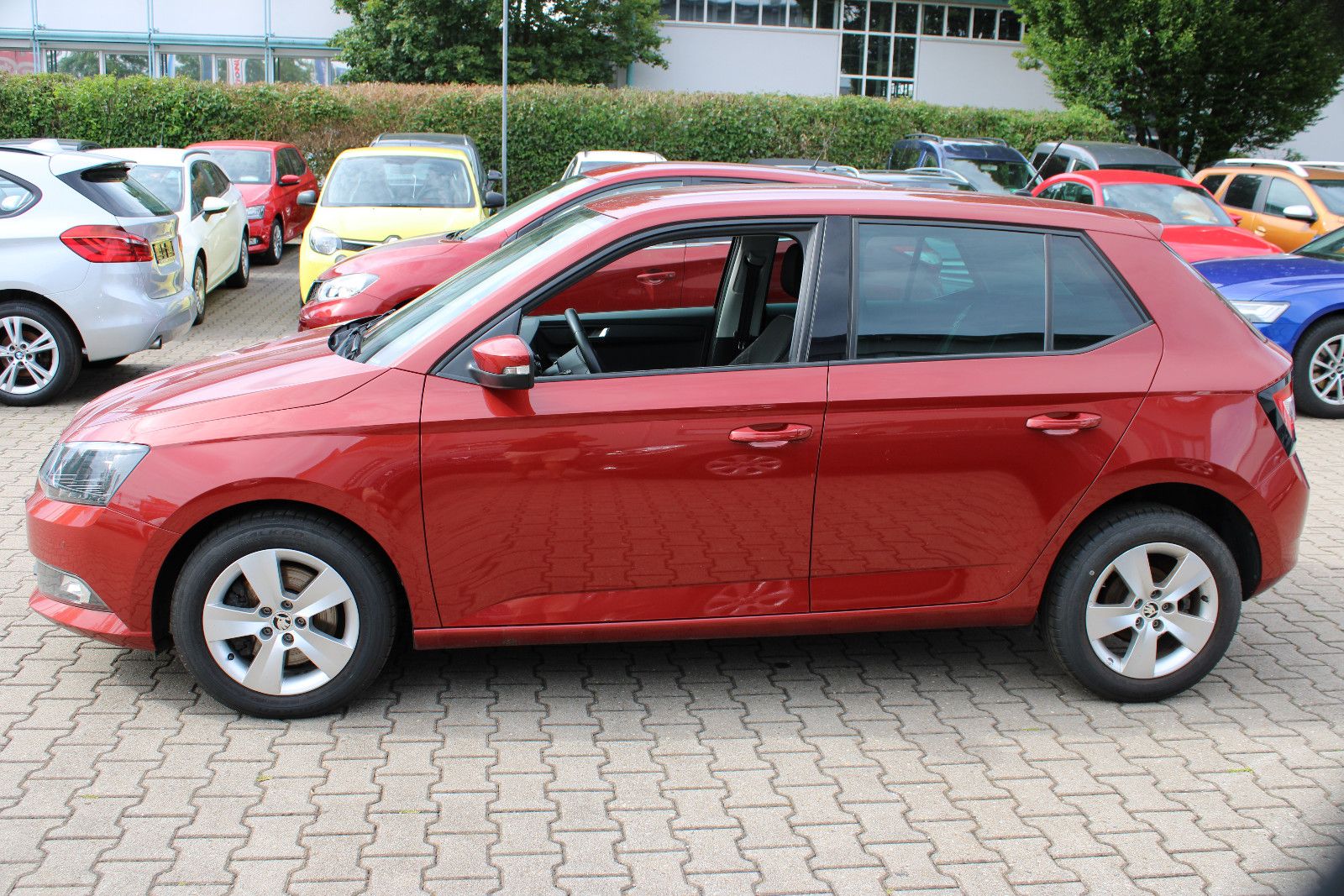 Fahrzeugabbildung SKODA Fabia 1.2l TSI Keyless-Go,PDC,Apple,LED