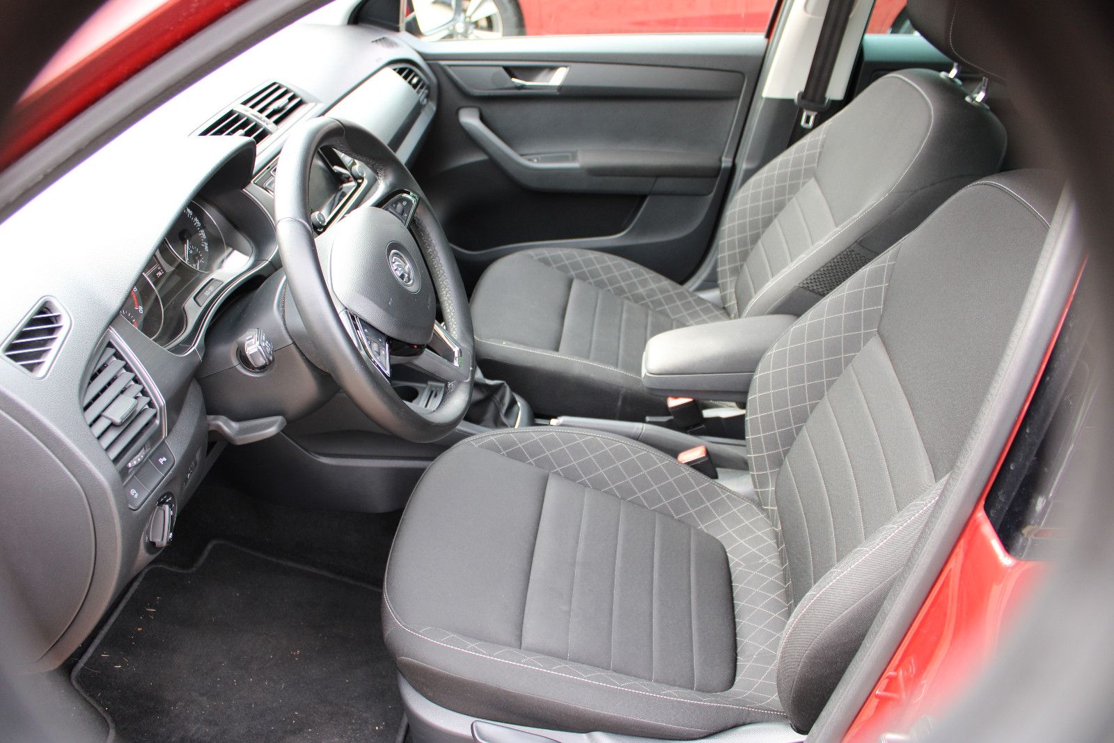 Fahrzeugabbildung SKODA Fabia 1.2l TSI Keyless-Go,PDC,Apple,LED