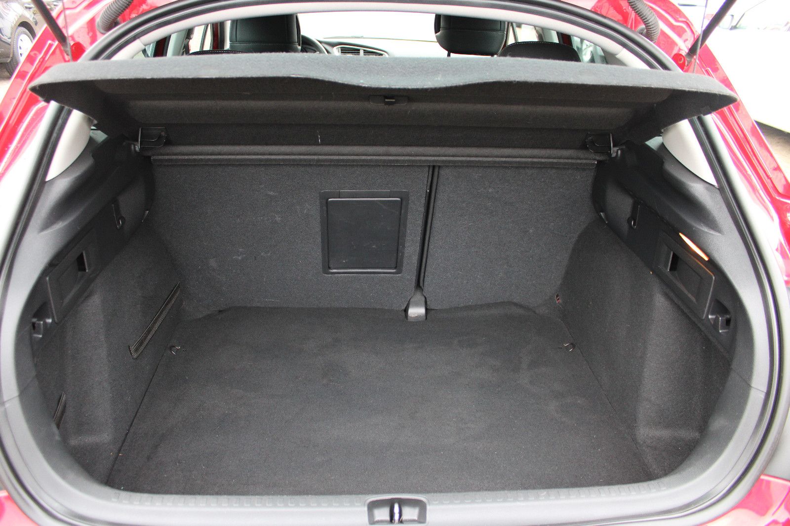 Fahrzeugabbildung Citroën C4 1.6HDI Shine Navi,PDC,SHZ,AHK,LED
