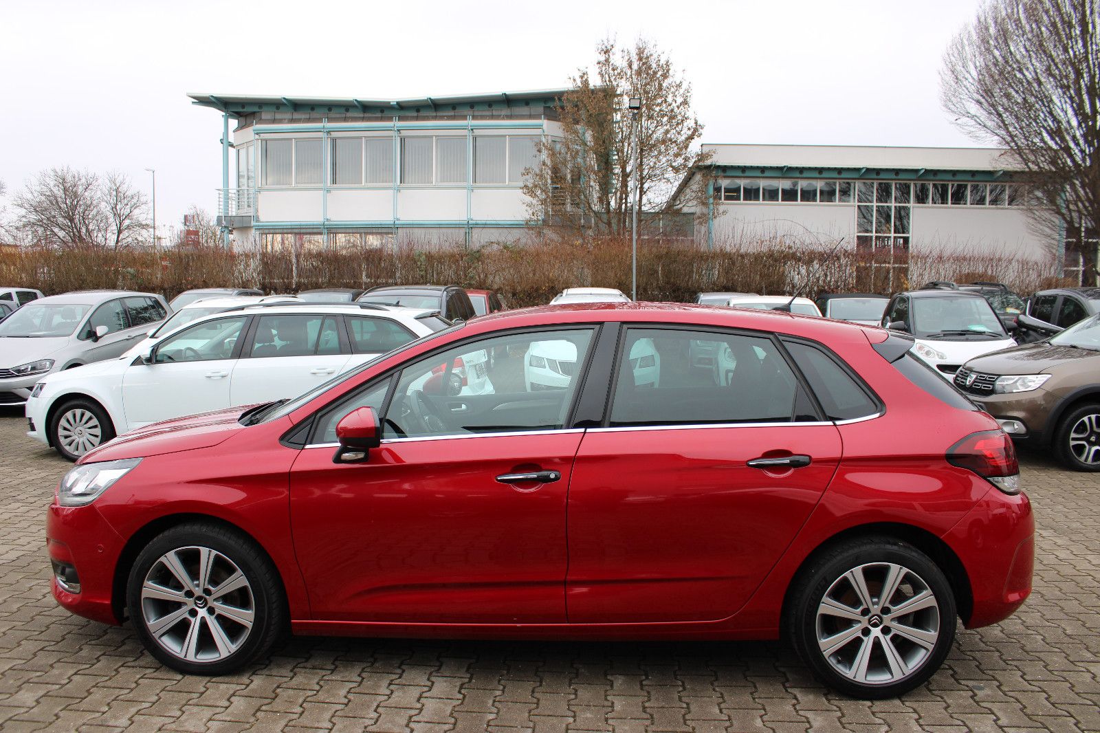 Fahrzeugabbildung Citroën C4 1.6HDI Shine Navi,PDC,SHZ,AHK,LED