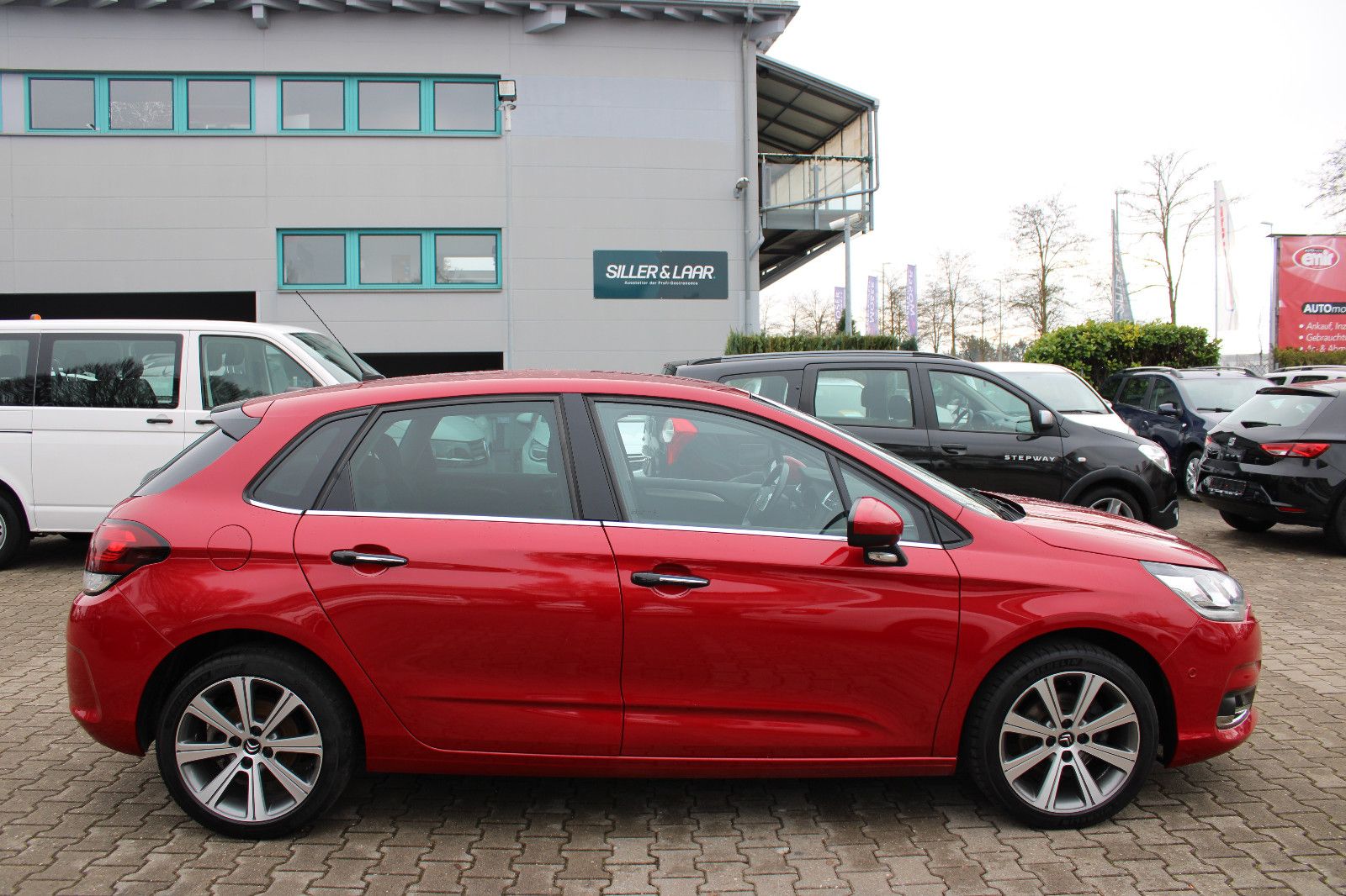 Fahrzeugabbildung Citroën C4 1.6HDI Shine Navi,PDC,SHZ,AHK,LED