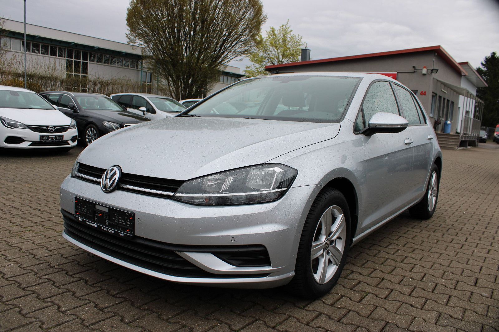 Fahrzeugabbildung Volkswagen Golf 1.0 TSI DSG PDC,LED,Klimaautom.