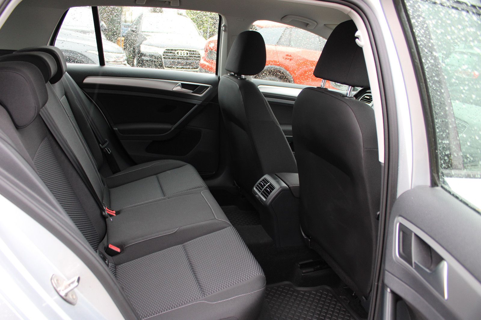 Fahrzeugabbildung Volkswagen Golf 1.0 TSI DSG PDC,LED,Klimaautom.