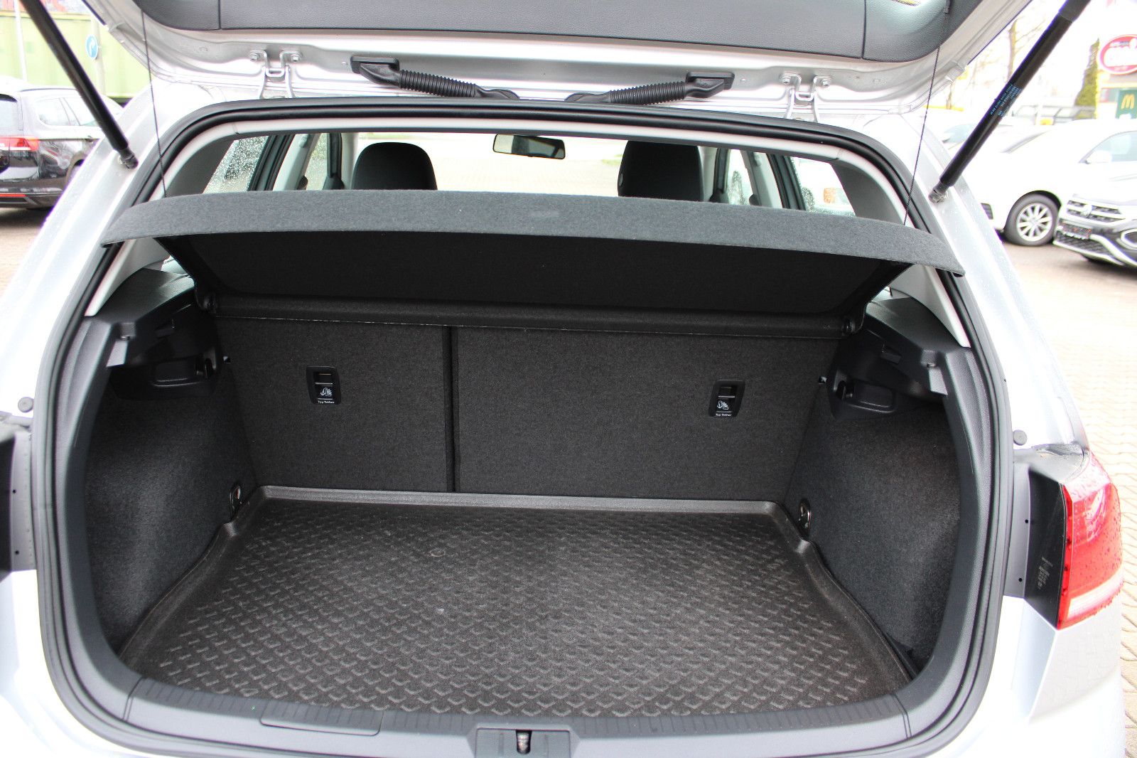 Fahrzeugabbildung Volkswagen Golf 1.0 TSI DSG PDC,LED,Klimaautom.