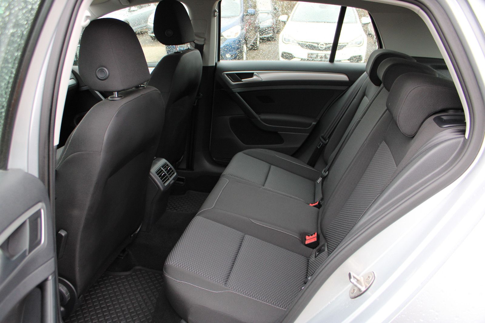 Fahrzeugabbildung Volkswagen Golf 1.0 TSI DSG PDC,LED,Klimaautom.