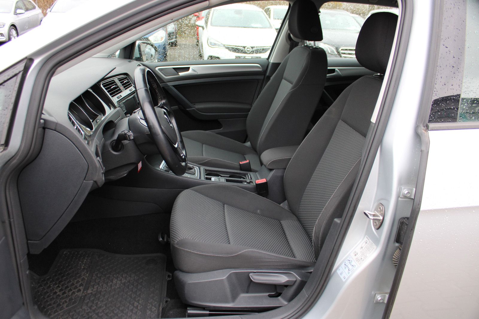 Fahrzeugabbildung Volkswagen Golf 1.0 TSI DSG PDC,LED,Klimaautom.