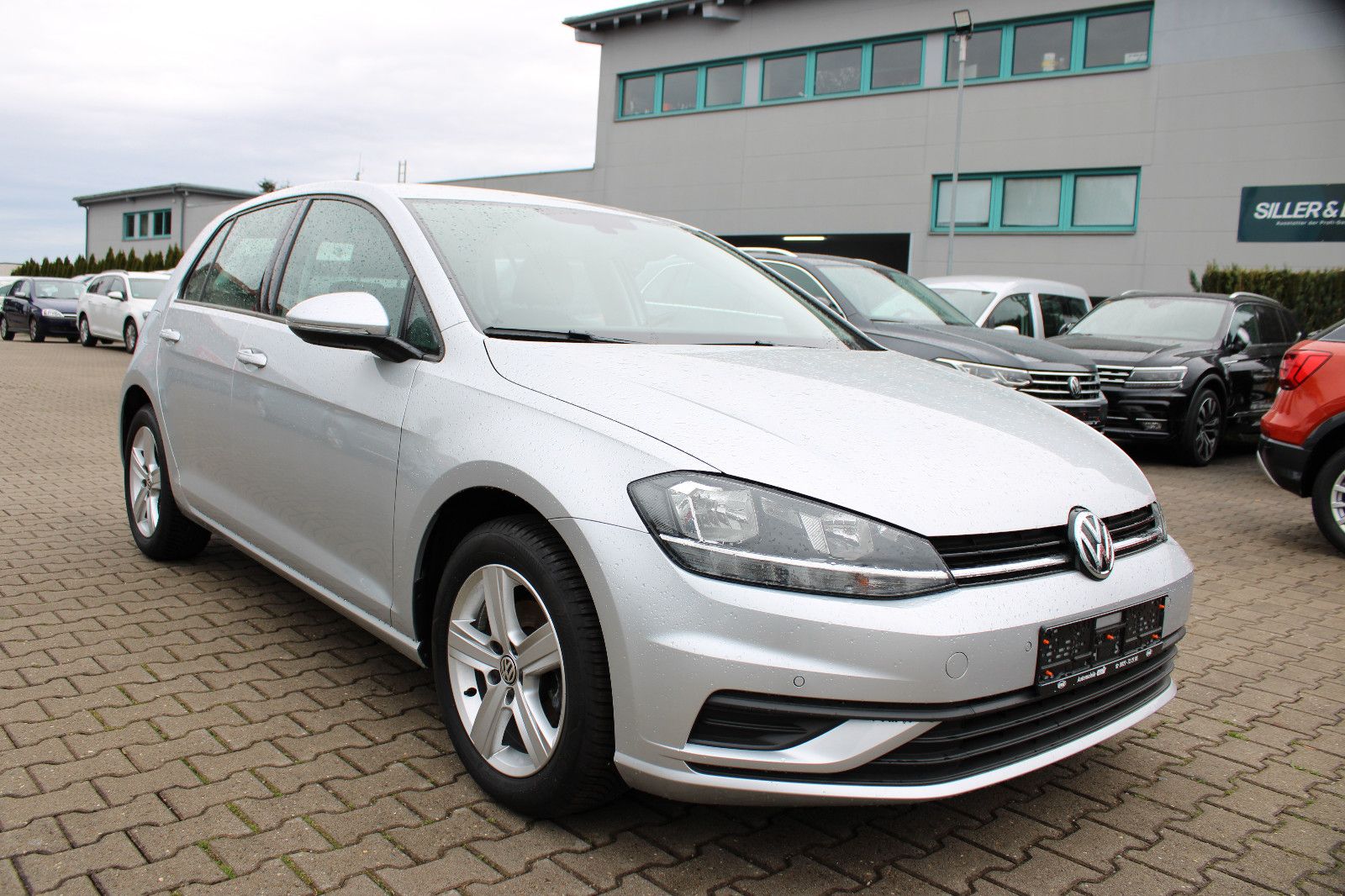 Fahrzeugabbildung Volkswagen Golf 1.0 TSI DSG PDC,LED,Klimaautom.