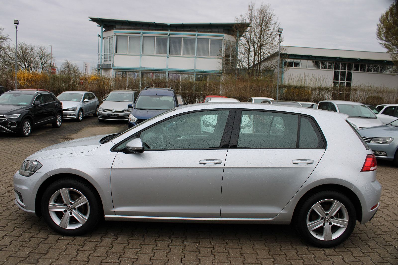 Fahrzeugabbildung Volkswagen Golf 1.0 TSI DSG PDC,LED,Klimaautom.