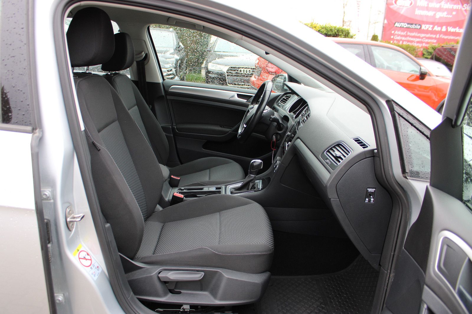 Fahrzeugabbildung Volkswagen Golf 1.0 TSI DSG PDC,LED,Klimaautom.